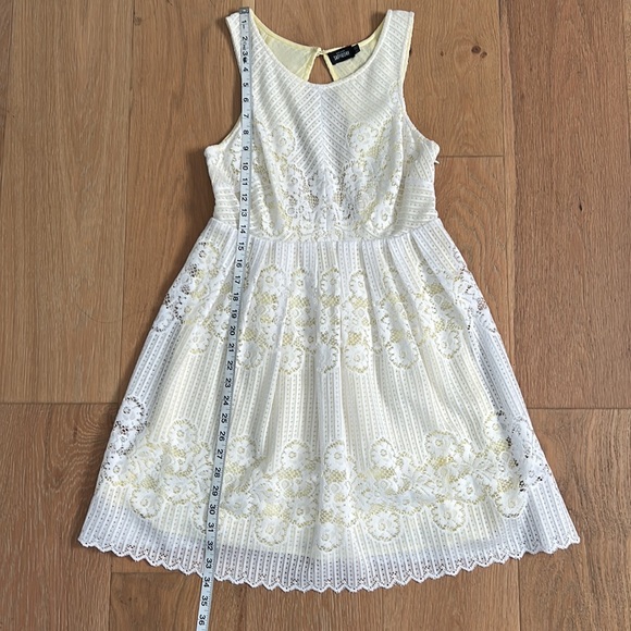 KATE SPADE SATURDAY White Lace Sleeveless Dress with Yellow Lining - Size 6 - Picture 4 of 13